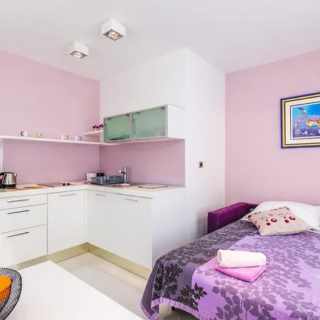 Lägenhet Daisy With A Garden