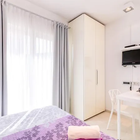 Daisy With A Garden Lägenhet Baška