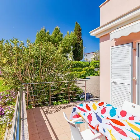 Lägenhet Daisy With A Garden Baška