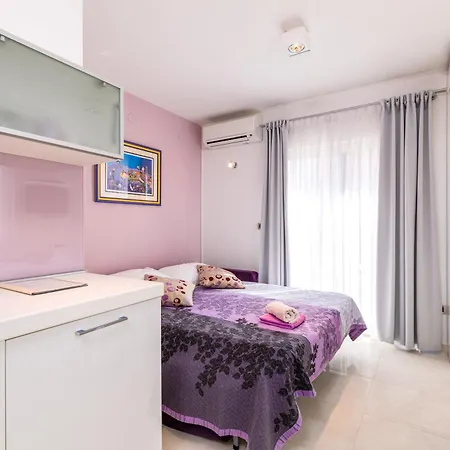 Appartamento Daisy With A Garden