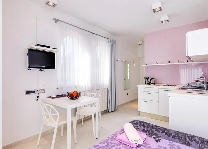 Apartamento Daisy With A Garden *