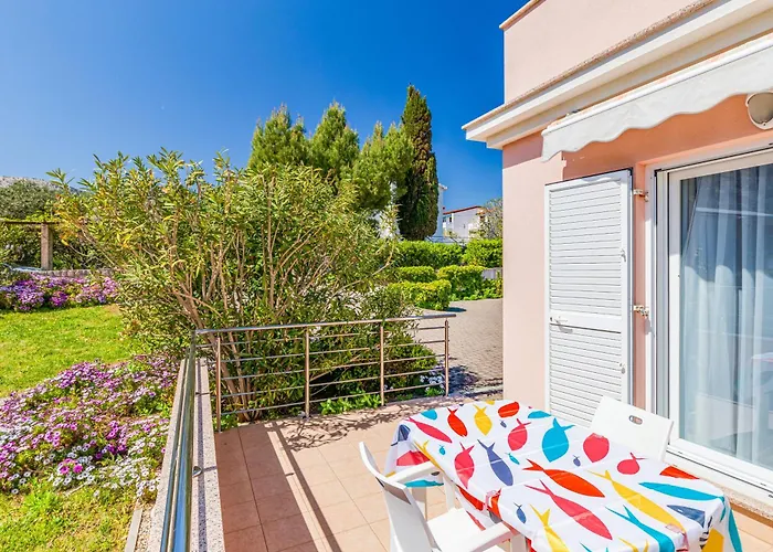 Apartamento Daisy With A Garden Baška